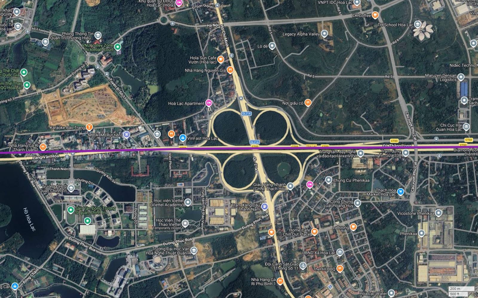 Hành lang metro số 5 Hà Nội băng qua nút giao hoa thị giữa Đại lộ Thăng Long với Quốc lộ 21A và đường Hồ Chí Minh tại Hòa Lạc