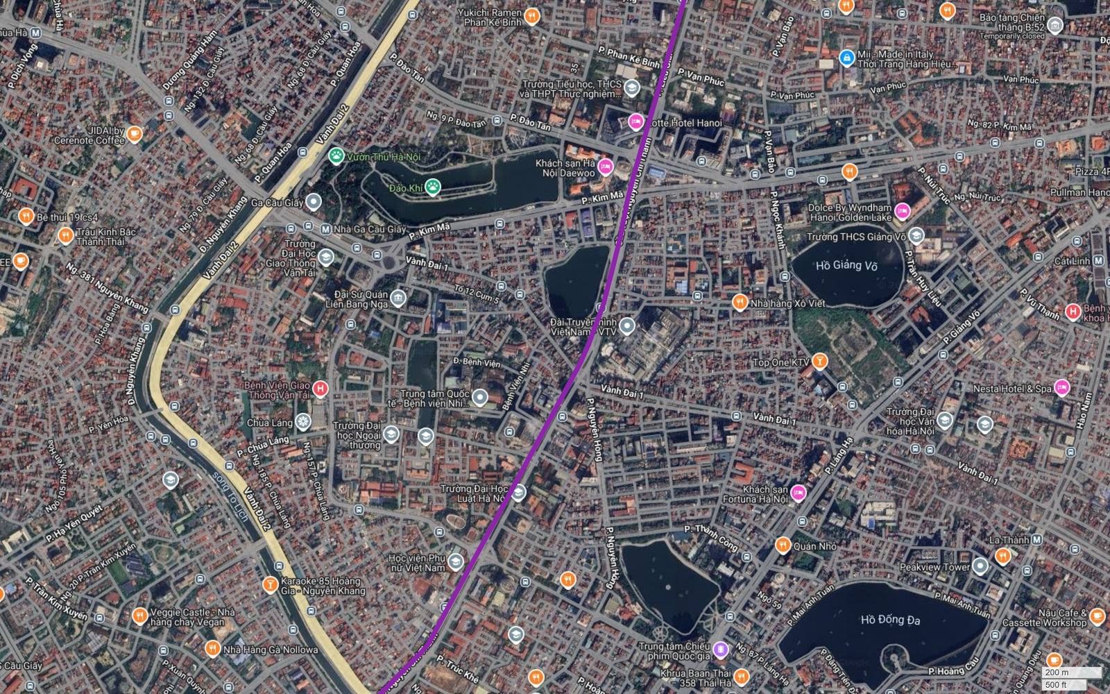 Hành lang metro số 5 Hà Nội dọc Nguyễn Chí Thanh với nhãn Ga Cầu Giấy và Nhà Ga Cầu Giấy của tuyến số 3 nằm cách tim tuyến khoảng 1,1 km về phía tây